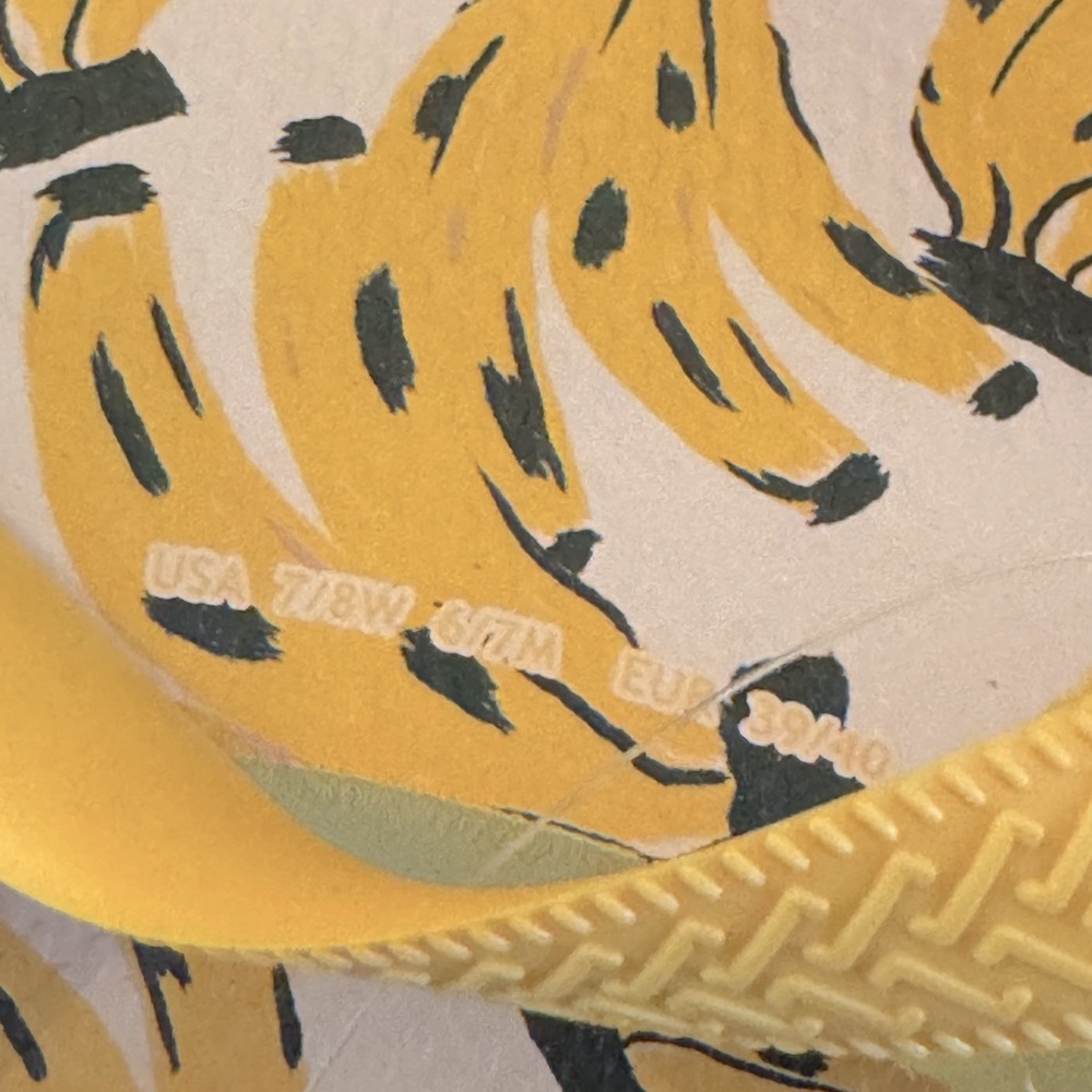 FARM RIO x HAVAIANAS Cheetah Banana Print Flip Flops - Women’s S/M & M/L - New - Picture 9 of 10